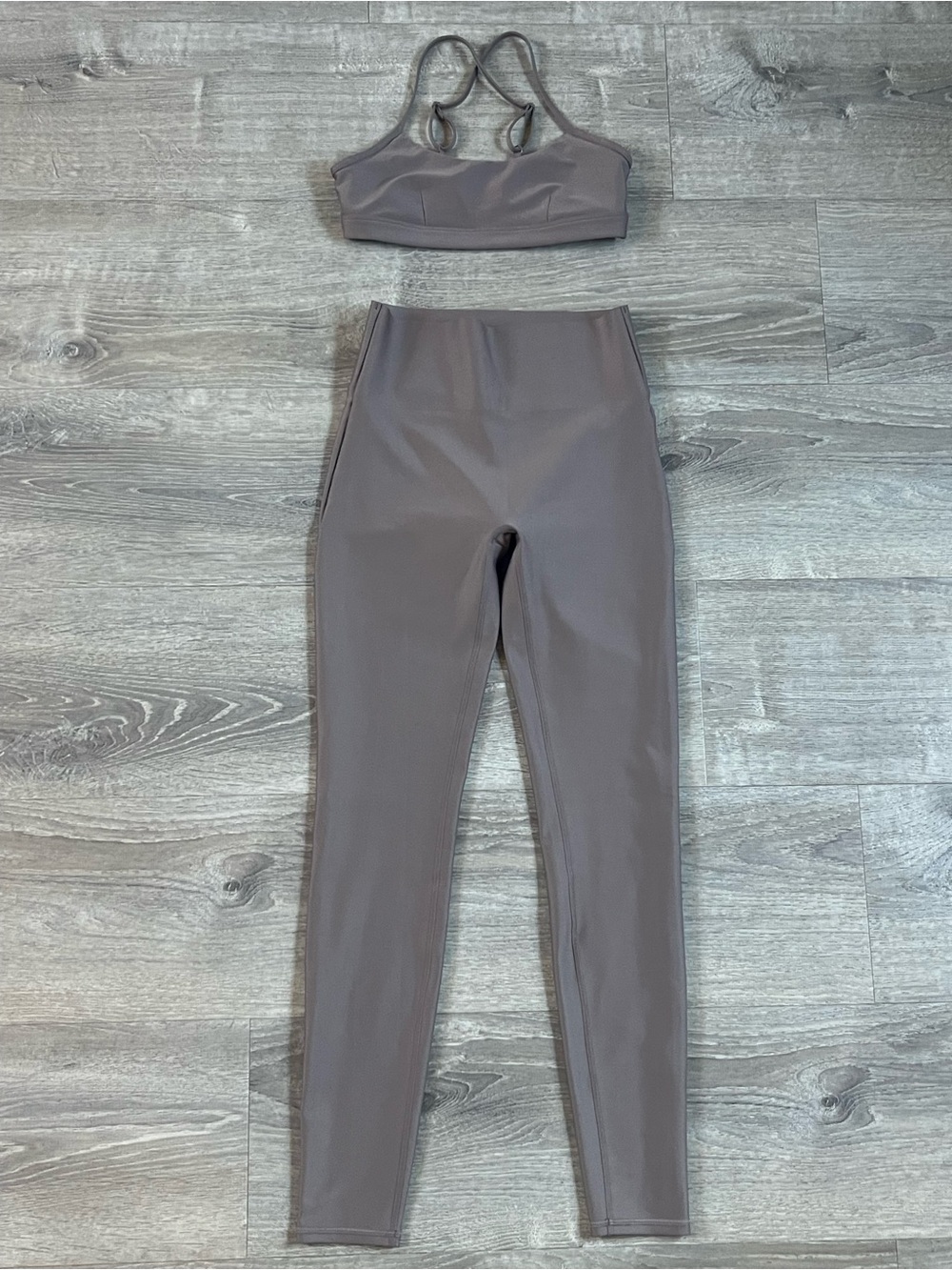Alo Yoga Airlift Intrigue Bra & Alo Yoga Airlift High-Waist leggings S new